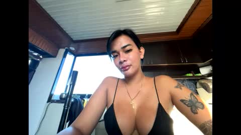Snapshot of urasiandreamgirlxxx chatting on October 26, 10:38 pm jess online show from October 26, 10:38 pm