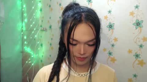 TYRA online show from March 5, 1:18 pm