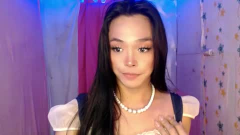 TYRA online show from April 8, 7:05 pm