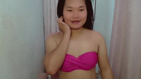 Snapshot of urwildpinayxxx chatting on December 24, 4:44 am melody online show from December 24, 4:44 am