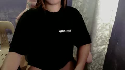 urwildslutty17 online show from November 16, 2:46 am