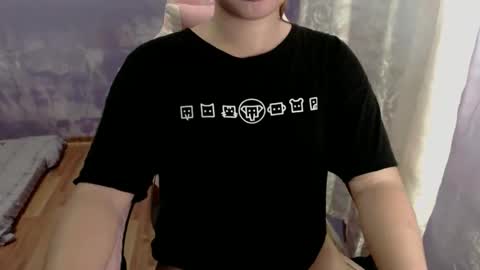 urwildslutty17 online show from November 13, 5:06 am