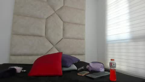 Snapshot of vaiolett_smith chatting on September 28, 3:50 pm V A I O L E T T S M I T H online show from September 28, 3:50 pm
