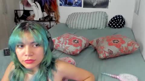 Vaiolet1314 online show from December 21, 1:21 am