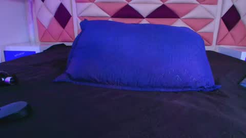 Snapshot of vale_castro1 chatting on September 22, 7:23 pm Valentina online show from September 22, 7:23 pm