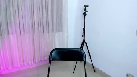 HI IM NEW online show from April 11, 6:11 pm