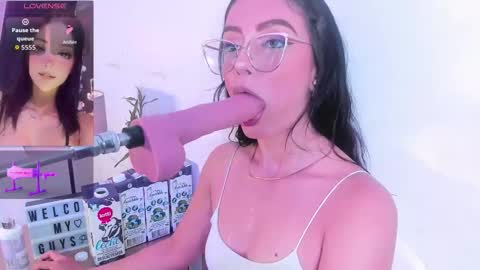 Valentina montes online show from February 11, 12:50 pm