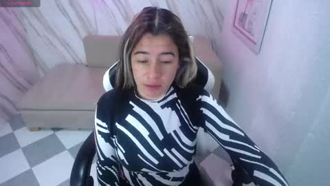 Snapshot of valerie_b chatting on February 11, 3:08 am valerie_b online show from February 11, 3:08 am