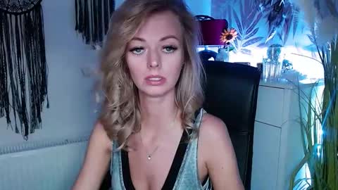 Valerie  online show from January 14, 2:11 pm