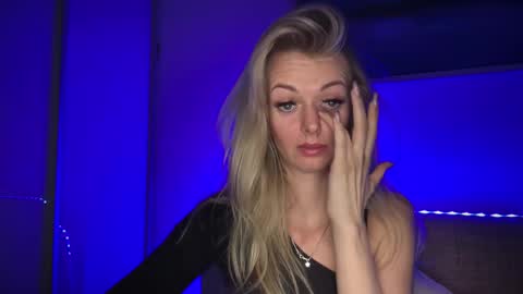 Valerie  online show from April 18, 7:07 pm