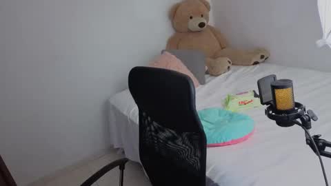 valerihouse_ online show from May 14, 2:06 am