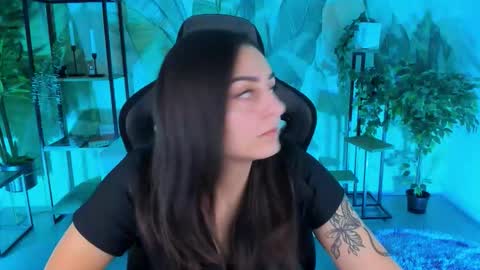 Valerie online show from December 18, 2:55 pm