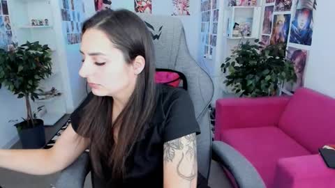 Valerie online show from November 10, 2:45 pm