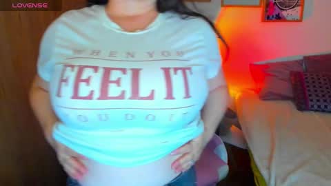 Snapshot of valeryvass_07 chatting on December 11, 12:33 am My name is Valery... Nice to meet you thumb up me please its important online show from December 11, 12:33 am