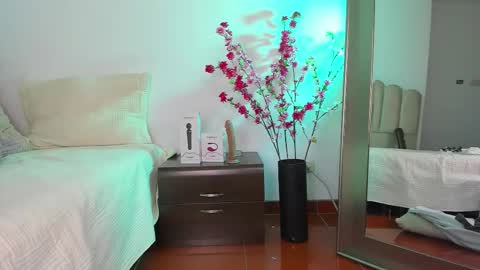 valey_x online show from February 12, 4:47 am