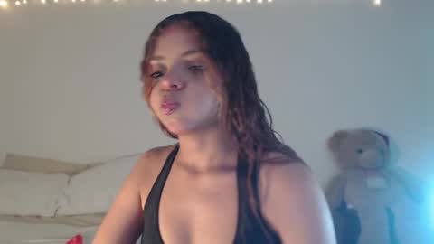 VALIENTE  online show from February 8, 2:04 am