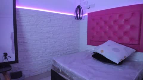 Vallolet Peach  online show from February 8, 11:12 am