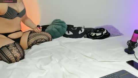 Vamppire Girl   online show from November 17, 9:43 am