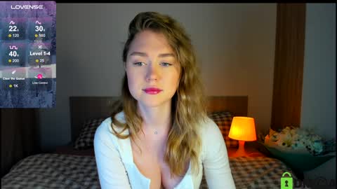 Snapshot of vanessa_maes chatting on December 11, 11:32 pm Vanessa Maes online show from December 11, 11:32 pm