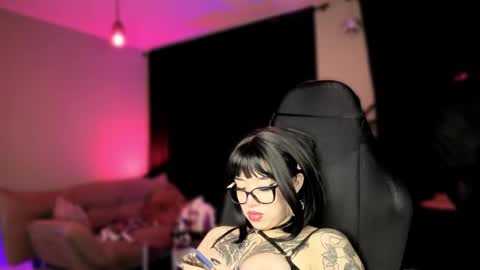 Vanessa  online show from June 7, 5:03 am