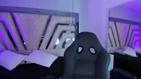 vanessaduval online show from November 24, 4:03 am