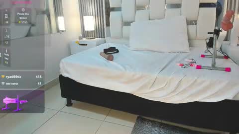 vanessahard_as online show from November 6, 8:15 pm