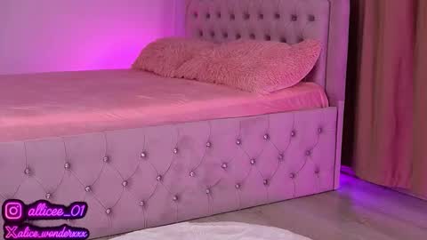 Vanessa Simon online show from September 17, 6:00 am