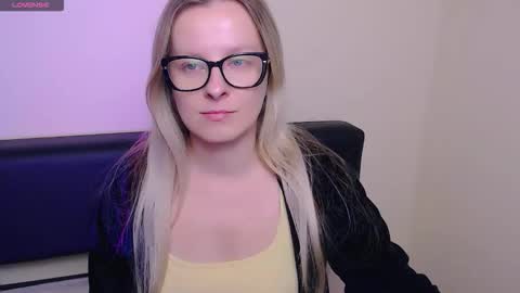 Mia online show from October 13, 6:38 am