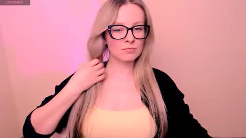 Mia online show from March 27, 7:03 pm