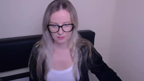 Mia online show from September 18, 6:45 am