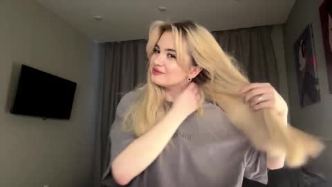 Monika online show from March 3, 1:17 pm