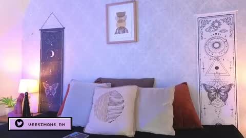 Vee Simons online show from May 30, 7:54 pm