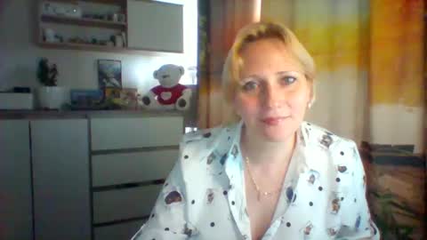 velka_raspberry online show from May 7, 8:18 am