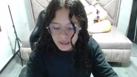 velvet_moon_v online show from November 12, 1:20 pm