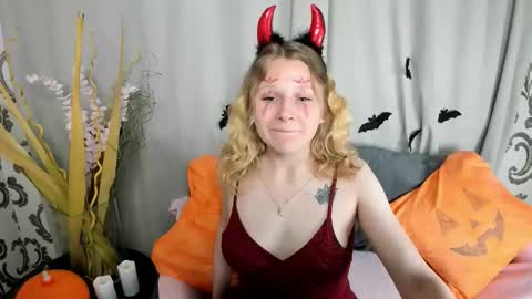 velvet_peach_ online show from October 30, 12:50 pm