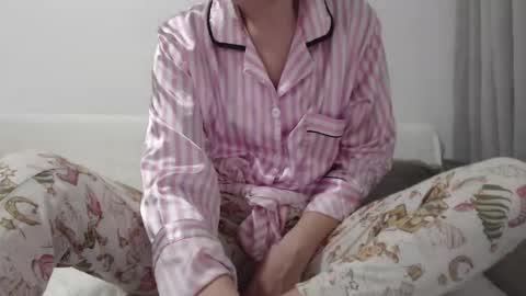 velvetmoon123 online show from March 6, 6:25 pm