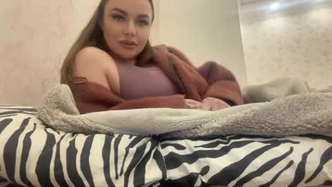 velvetqueen99 online show from April 15, 7:58 pm