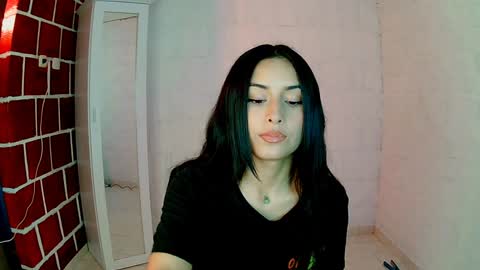 Snapshot of venus_megan chatting on December 19, 10:10 pm emily independent account MY conextion 1100 GTM to 17hr GTM online show from December 19, 10:10 pm