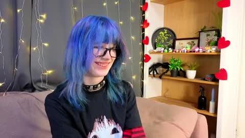 Erica online show from April 4, 8:51 pm