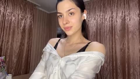 Ayla online show from April 3, 3:54 pm