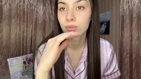 Ayla online show from March 22, 1:39 pm