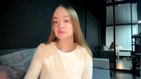 Esta online show from February 3, 2:53 am