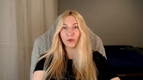 Snapshot of vibezgirl chatting on October 22, 6:46 pm Amelia online show from October 22, 6:46 pm