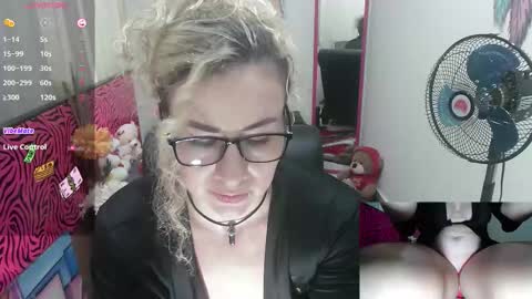 Valentina online show from December 1, 8:00 pm