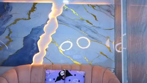 victoria_castillo_b online show from April 19, 6:10 pm