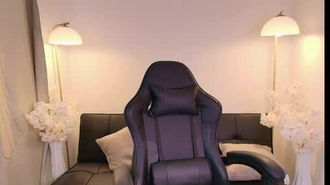 Victoria Collins online show from April 1, 4:48 pm