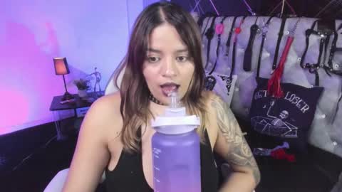 victoria_floyd1 online show from March 20, 9:52 pm