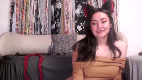 Snapshot of victoria_hh chatting on February 19, 7:27 pm Victoria online show from February 19, 7:27 pm