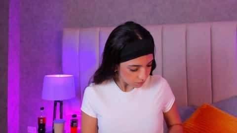  Victoria Lozano  online show from December 21, 11:55 am