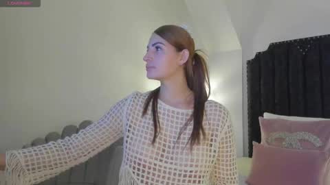 Victoria Martinez online show from February 20, 11:01 am